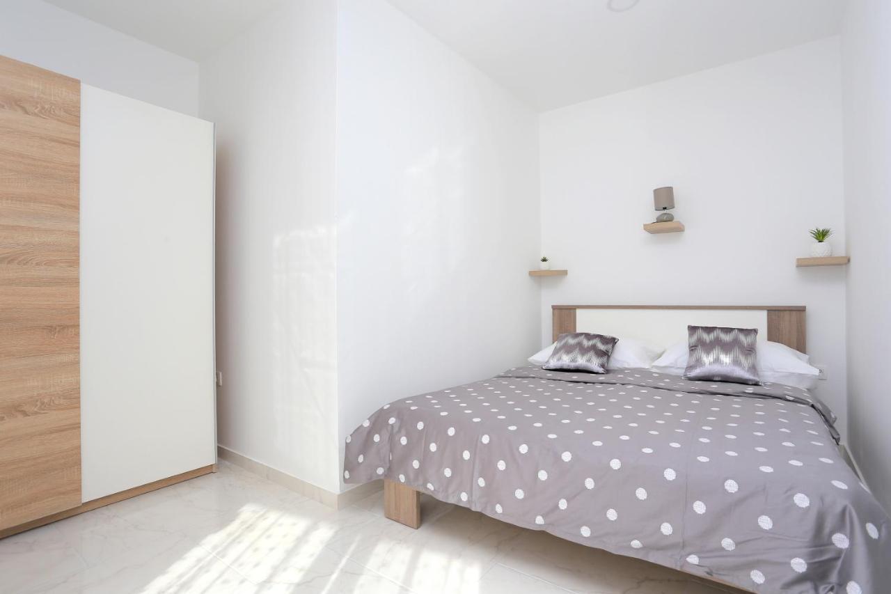 Family Friendly Apartments With A Swimming Pool Zivogosce - Porat, Makarska - 18150 Exterior foto