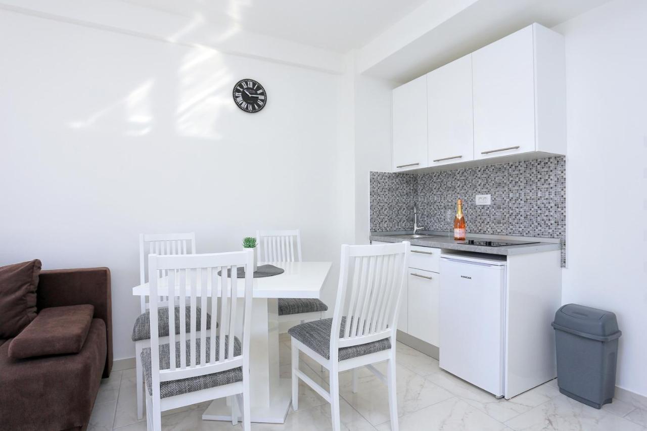 Family Friendly Apartments With A Swimming Pool Zivogosce - Porat, Makarska - 18150 Exterior foto